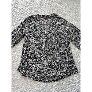 Vince Camuto Black & White Vneck Flowy Blouse size medium
